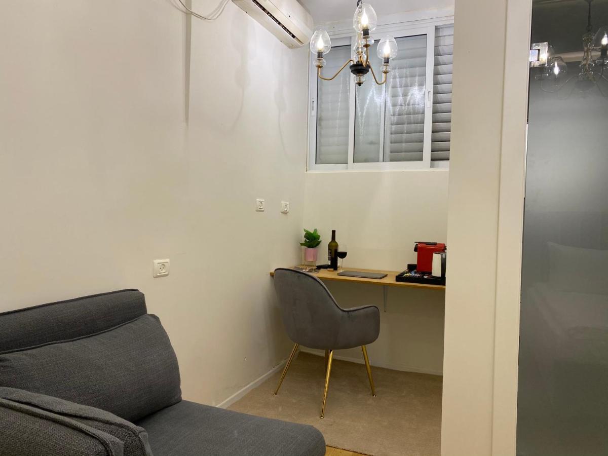 Rothschild Room Petach Tikva Екстериор снимка